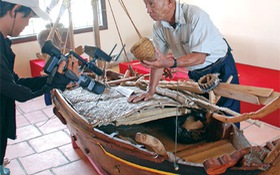 Người phục dựng thuyền câu khơi Hoàng Sa