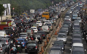Kẹt giữa dòng xe Jakarta