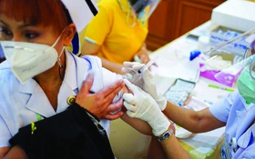Tranh cãi về việc tiêm mũi 3 vaccine COVID-19