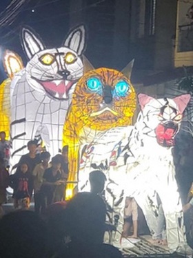 Linh vật độc lạ xuống phố đón Trung thu, 'trùm cuối' mãi đỉnh!