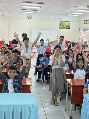 Teen Trường THPT chuyên Lê Hồng Phong kể chuyện dạy AI cho học sinh tiểu học