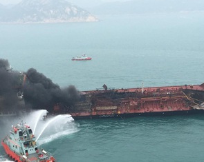 Tàu dầu Việt cháy ở Hong Kong: Chữa cháy vô cùng nguy hiểm