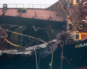 Vụ cháy tàu dầu: Đề nghị Hong Kong tìm kiếm thuyền viên mất tích