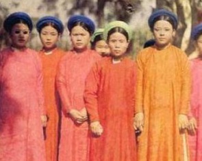Có đúng là chúa Nguyễn Phúc Khoát khai sinh áo dài Việt Nam?