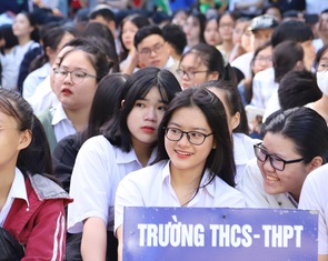 Lấy mẫu xét nghiệm SARS-CoV-2 gần 11.000 thí sinh Đà Nẵng vào ngày 1-9