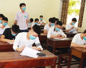 Thi tốt nghiệp THPT ở Đà Nẵng: Dùng máy để khử khuẩn tất cả bài thi