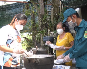 Cuộc thi ‘Lan tỏa năng lượng tích cực 2021’: Người phụ nữ bán vé số hỗ trợ phòng chống dịch