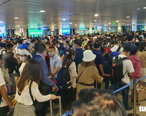 Sân bay Tân Sơn Nhất phải làm gì để giảm ùn ứ tại khu vực soi chiếu an ninh?