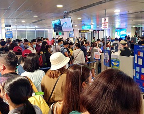 Kẹt cứng ở sân bay Tân Sơn Nhất: Sẽ tận dụng sảnh của Vietjet?