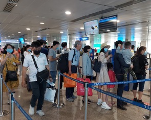 Sân bay Tân Sơn Nhất mở 100% cửa soi chiếu, khách đi lại thông thoáng