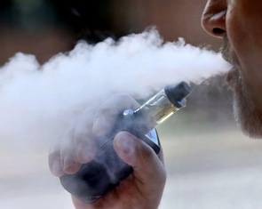 FDA Mỹ cấm bán hơn 55.000 sản phẩm thuốc lá điện tử