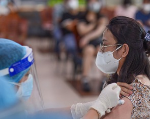 TP.HCM nhận hơn 300.000 liều vắc xin Spikevax/Moderna