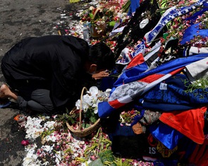 Nhiều người chết trong thảm kịch sân cỏ Indonesia là do... hơi cay
