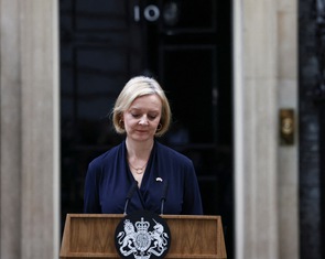 Thủ tướng Anh Liz Truss tuyên bố từ chức sau hơn một tháng nắm quyền