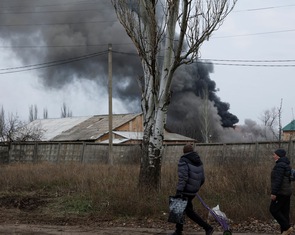 'Mưa' tên lửa trút xuống nhiều thành phố Ukraine