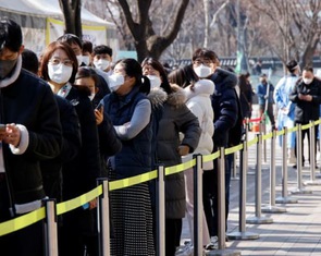 Hơn 620.000 ca mới ngày 17-3, Hàn Quốc vẫn gỡ bỏ nhiều biện pháp hạn chế