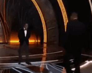 Will Smith 'choảng' Chris Rock ngay tại lễ trao giải Oscar rồi quay lại sân khấu nhận tượng vàng