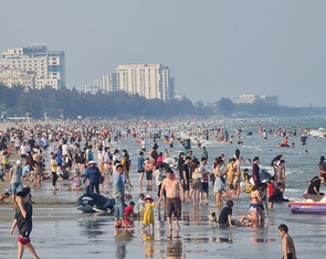 Các khu du lịch biển ở Thanh Hóa kín du khách