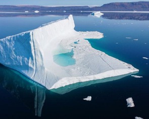 Thời tiết ấm bất thường, băng ở Greenland đang tan nhanh