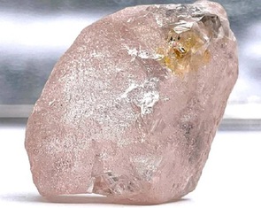 Phát hiện viên kim cương hồng cực hiếm, lớn nhất trong 300 năm