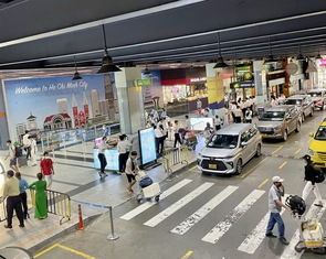 Xử lý taxi 'chặt chém' giá ở Tân Sơn Nhất: Cần quyết liệt hơn nữa