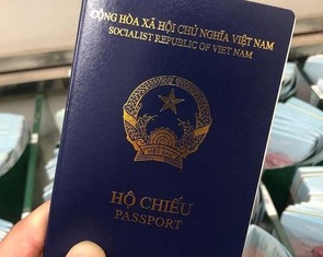 Tây Ban Nha đảo ngược quyết định, công nhận hộ chiếu xanh tím than của Việt Nam