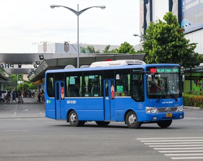 Kiến nghị làm bãi đậu xe rộng 3.500m2 ở cửa ngõ sân bay Tân Sơn Nhất