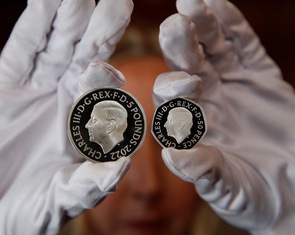 Anh công bố tiền xu mới có chân dung Vua Charles III