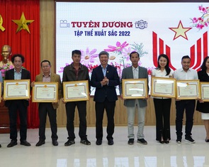 Quảng Nam tặng bằng khen cho báo Tuổi Trẻ vì xuất sắc trong công tác báo chí