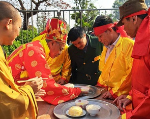 Về chùa Keo xem kéo lửa nấu cơm dâng Phật, lễ Thánh