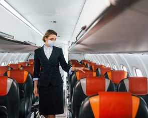 Tiếp viên hàng không chú ý những gì khi nhìn bạn trên máy bay?