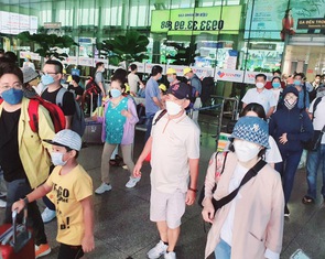 Mùng 6, sân bay Tân Sơn Nhất ngập khách quốc nội, lo vỡ trận hạ tầng