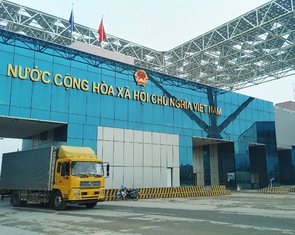 Móng Cái bỏ xét nghiệm COVID-19 người qua cửa khẩu sang Trung Quốc từ 8-1