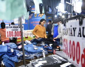 Hơn 5.000 công nhân Đồng Nai tham dự Chợ Tết công đoàn 2023