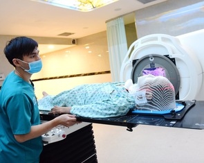 Vì sao Việt Nam cần đầu tư hệ thống xạ trị proton điều trị ung thư?