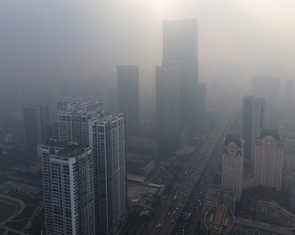 Bầu trời Hà Nội mù đặc, ô nhiễm không khí tệ thứ 2 thế giới