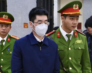 Bị cáo Hoàng Văn Hưng rưng rưng nước mắt nhận tội, xin ‘chấp nhận mọi phán quyết của tòa'