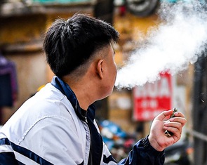 Công an cảnh báo thuốc lá điện tử chứa ma túy 'đầu độc' giới trẻ