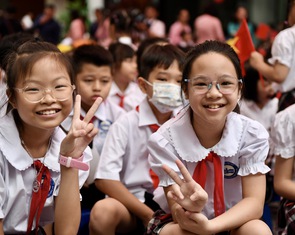 Học sinh thuộc hộ cận nghèo tại Hà Nội sẽ không phải đóng học phí