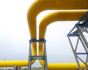 Nga giảm nửa triệu thùng dầu mỗi ngày, giá dầu vọt lên