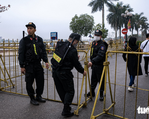 Dựng hàng rào sắt, camera an ninh ngăn cảnh 'cướp lộc' đêm khai ấn đền Trần