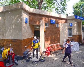 Nhà vệ sinh công cộng tại đô thị: Để 'niềm riêng' hết làm 'khổ chung'