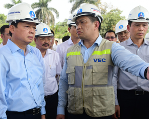 Phó thủ tướng Trần Hồng Hà: 'Tiền thì gửi tiết kiệm, dự án quan trọng lại trì trệ'