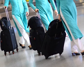 Tiếp viên hàng không xách tay hàng hóa: Đừng để 'cái sảy nảy cái ung'