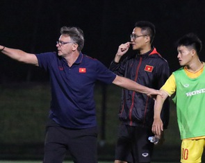 HLV Troussier yêu cầu U23 Việt Nam chơi nhanh hơn nữa