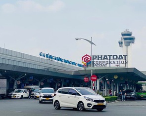 Bộ Giao thông vận tải yêu cầu làm rõ vụ taxi vào sân bay Tân Sơn Nhất gánh thêm phí