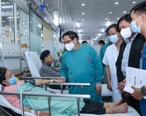 Kiểm tra đột xuất nhiều bệnh viện, Thủ tướng chỉ đạo khẩn giải quyết thuốc hiếm