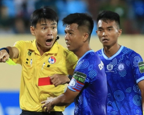 Từng bị 'treo còi vĩnh viễn', vì sao ông Trương Hồng Vũ trở lại V-League?