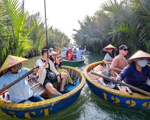 Tìm cách kéo khách du lịch đến Việt Nam