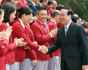 Chủ tịch nước Võ Văn Thưởng gặp mặt đoàn thể thao Việt Nam giành thành tích tại SEA Games 32